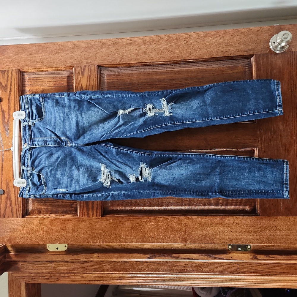 Distressed American Eagle Super Stretch Jeans